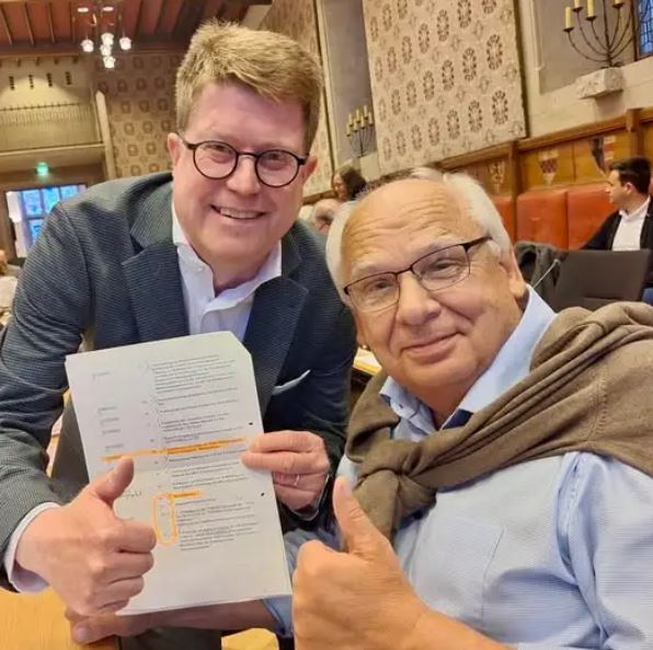 Freuen sind ber den Beschluss: CDU-Ratsherren Dr. Ulrich Mllenhoff und Peter Wolfgarten